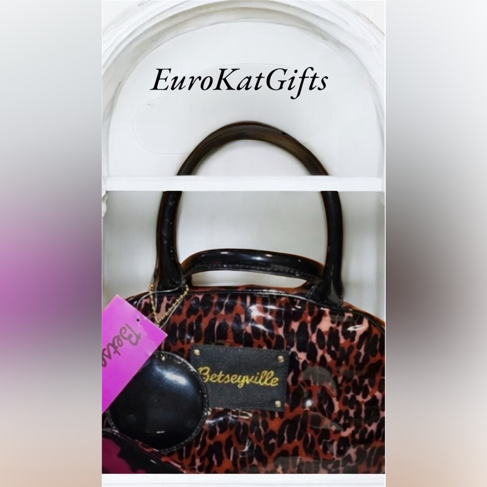 Betsey Johnson Betseyville (1) Cosmetic Make up Bag -like NEW Vintage style